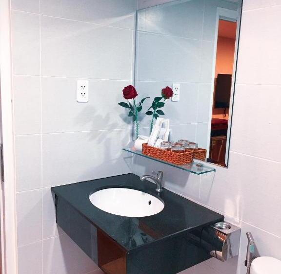 Deluxe Suite King Bed, Victory Airport