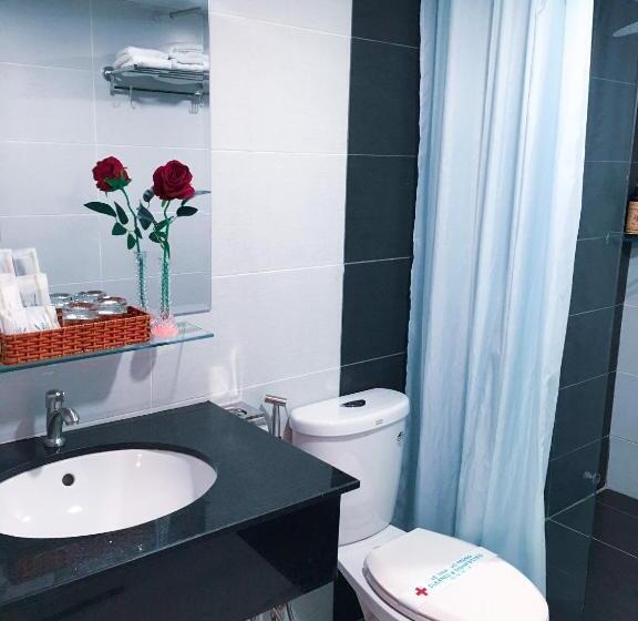 Deluxe Suite King Bed, Victory Airport