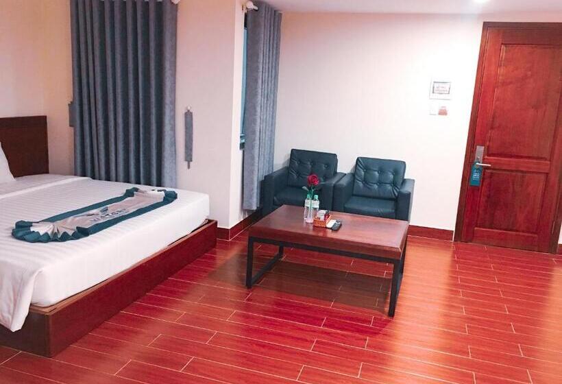 Deluxe Suite King Bed, Victory Airport