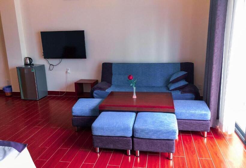 استودیو خانوادگی, Victory Airport