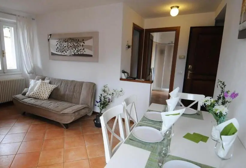 1 Bedroom Apartment Lake View, Casa San Giorgio Varenna