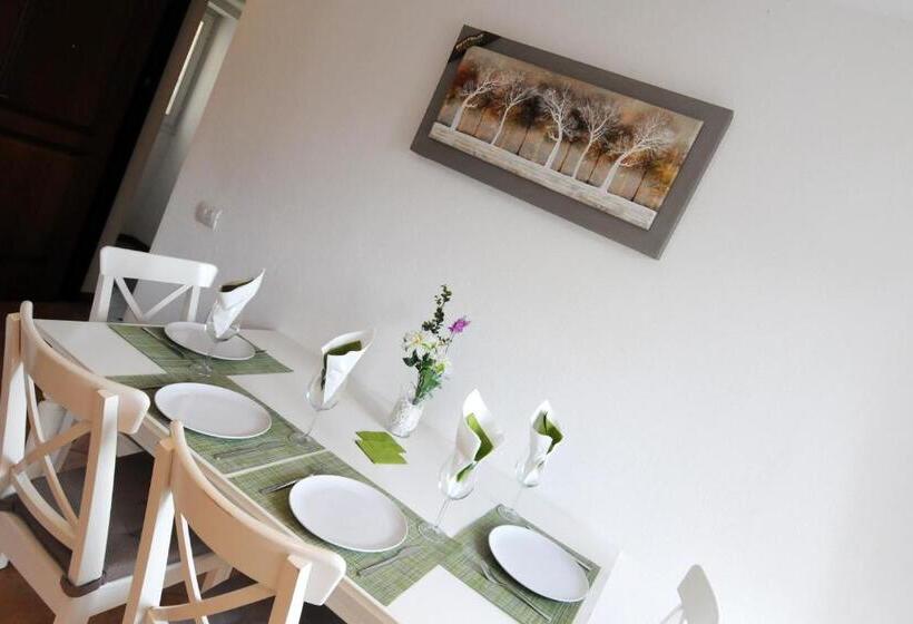 1 Bedroom Apartment Lake View, Casa San Giorgio Varenna