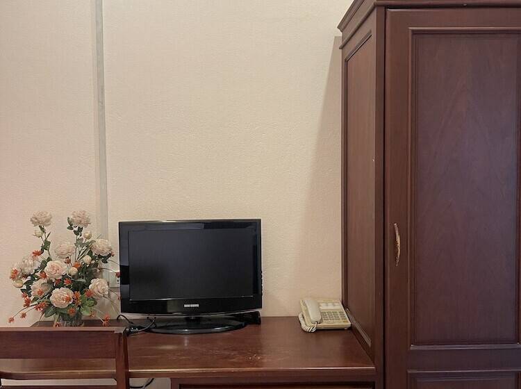 Номер Стандарт, Hoang Kim