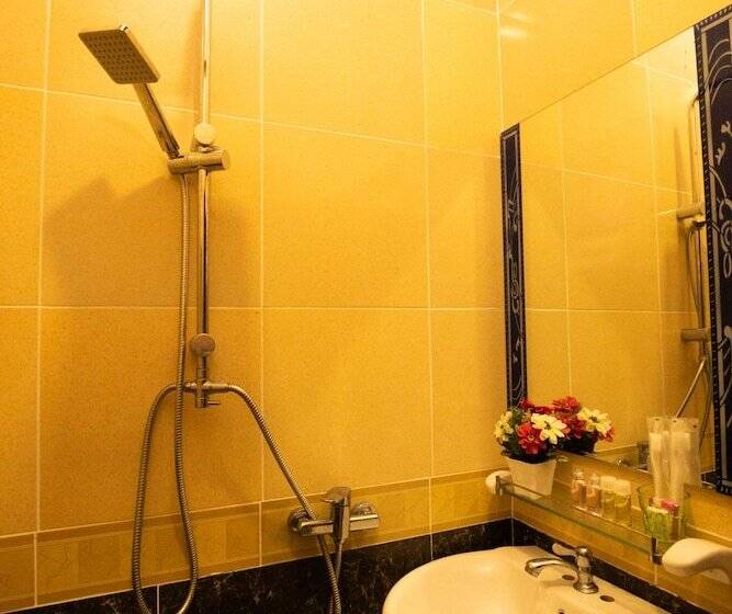 Семейный Номер, Hoang Kim