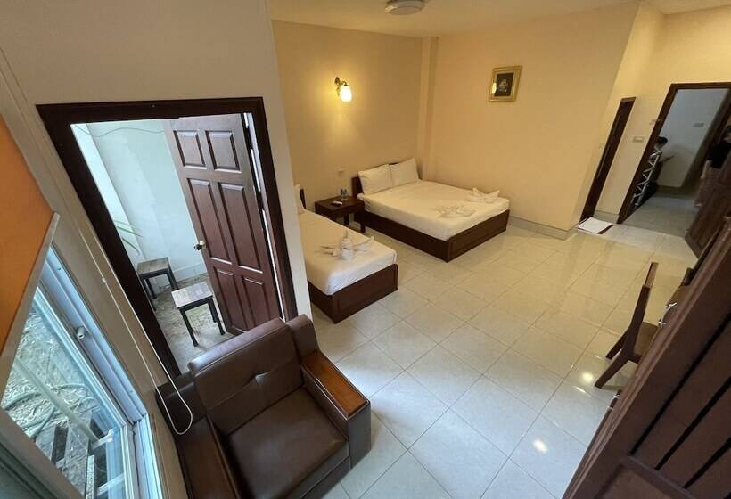 Семейный Номер, Hoang Kim