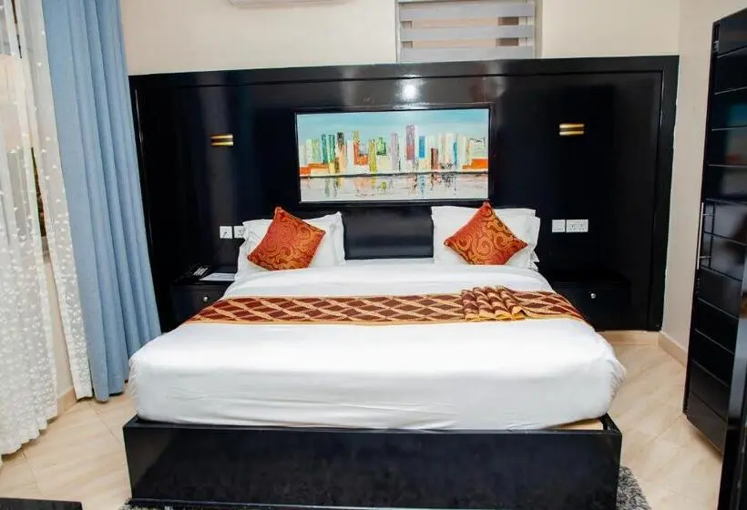 اتاق لوکس, Spring Hills Group