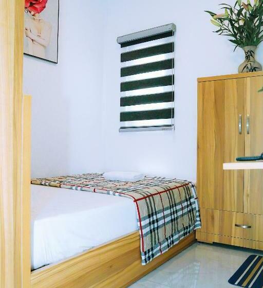 اتاق استاندارد یک نفره, Louis Hotel   Bui Vien Walking Street