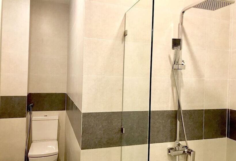 اتاق سوپریور سه تخته, Louis Hotel   Bui Vien Walking Street