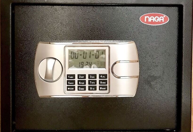 اتاق خانوادگی, Louis Hotel   Bui Vien Walking Street