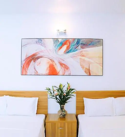 اتاق لوکس خانوادگی, Louis Hotel   Bui Vien Walking Street