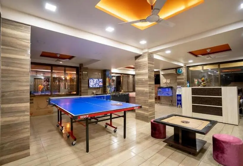 キングサイズベッドのスタンダードルーム, Pooja Villa Suites Rooms And Pool, Igatpuri
