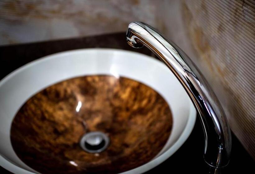 غرفة قياسية سرير كينج, Pooja Villa Suites Rooms And Pool, Igatpuri