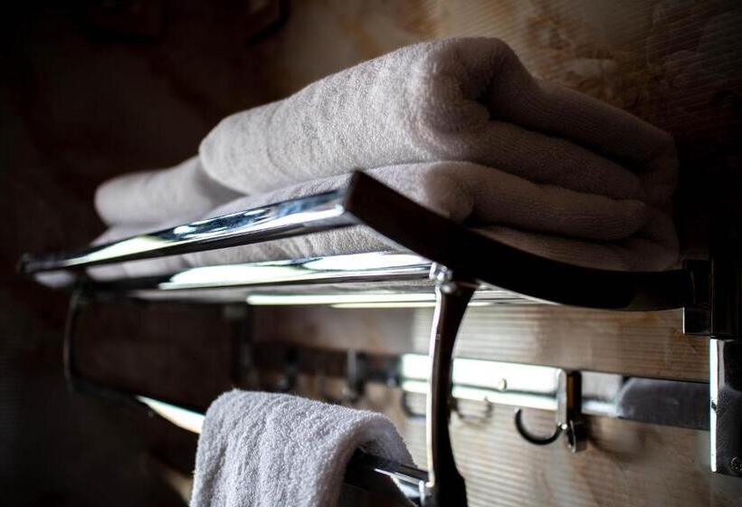 غرفة قياسية سرير كينج, Pooja Villa Suites Rooms And Pool, Igatpuri