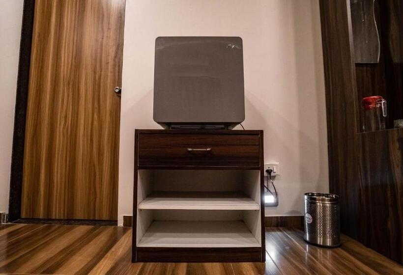 غرفة قياسية سرير كينج, Pooja Villa Suites Rooms And Pool, Igatpuri