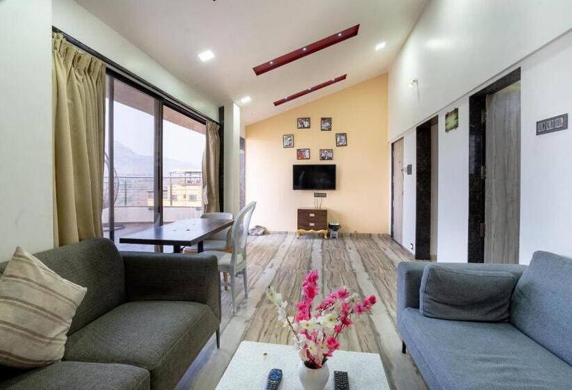 Люкс с Террасой, Pooja Villa Suites Rooms And Pool, Igatpuri