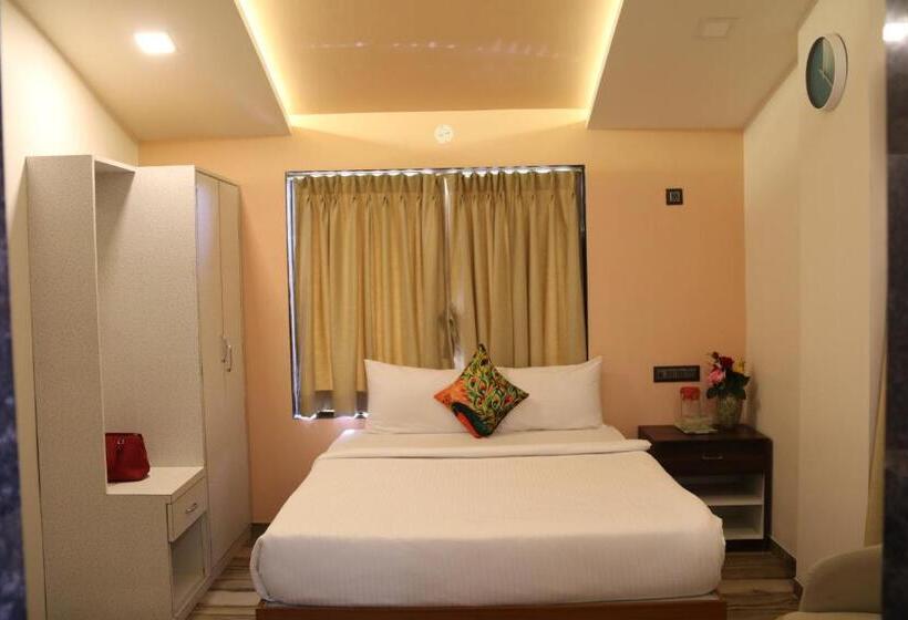 Люкс с Террасой, Pooja Villa Suites Rooms And Pool, Igatpuri