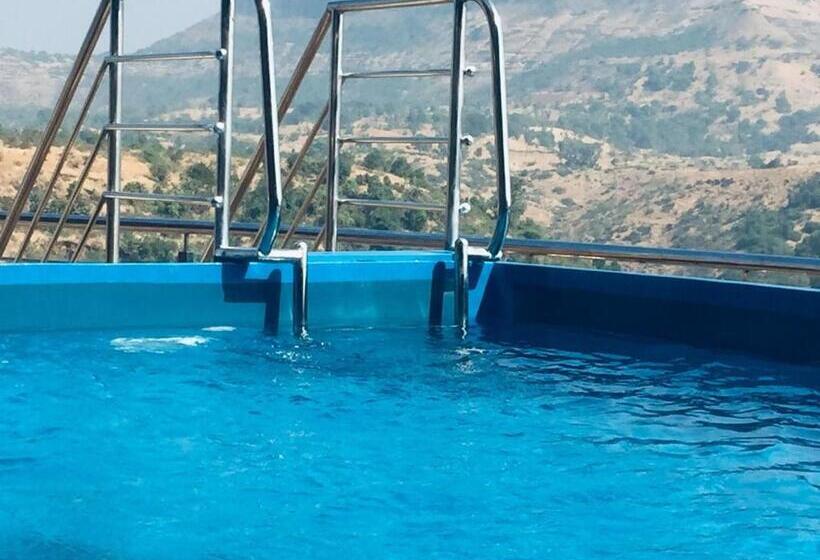 جناح مزود بتراس, Pooja Villa Suites Rooms And Pool, Igatpuri