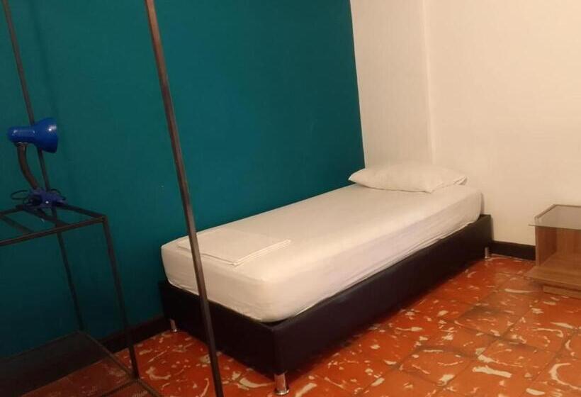 带共用浴室的标准房间, Zamia Hostel