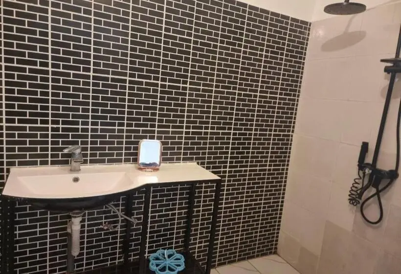 استودیو استاندارد با چشم‌انداز باغ, Butterfly Lodge
