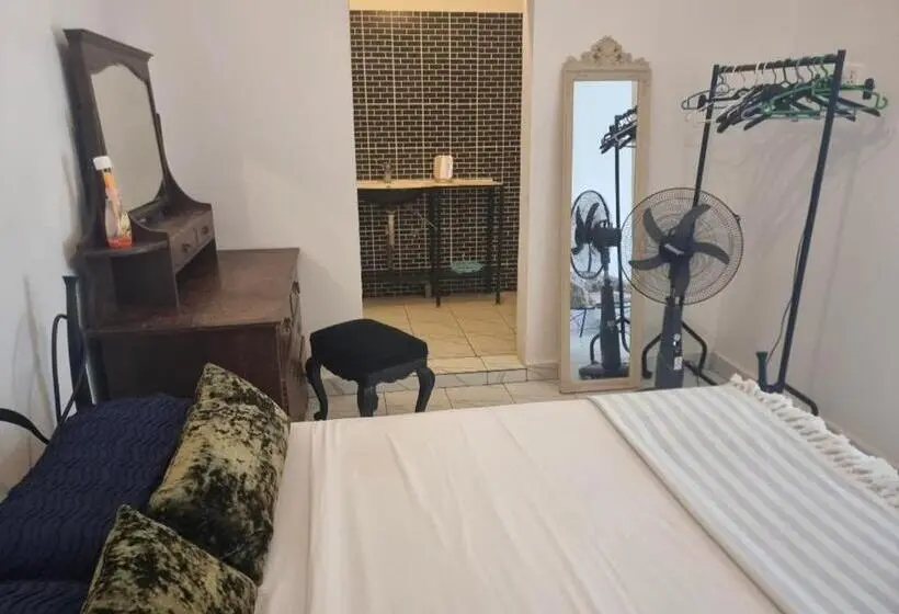 استودیو استاندارد با چشم‌انداز باغ, Butterfly Lodge