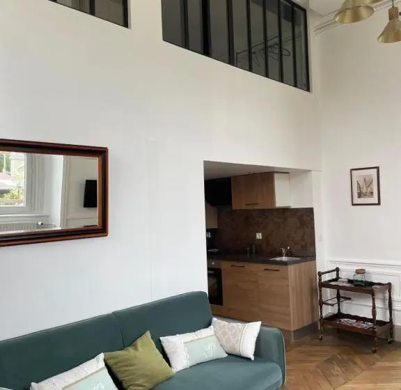 Huoneisto 1 Makuuhuone Puutarhanäkymä, Villa Bonvouloir