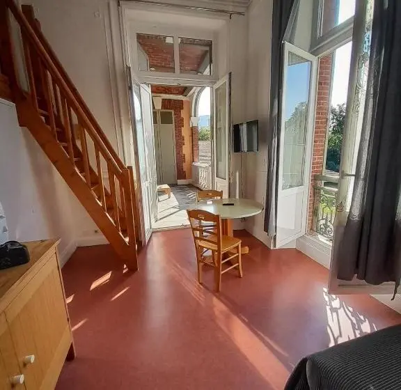 Standard-studio, Villa Bonvouloir