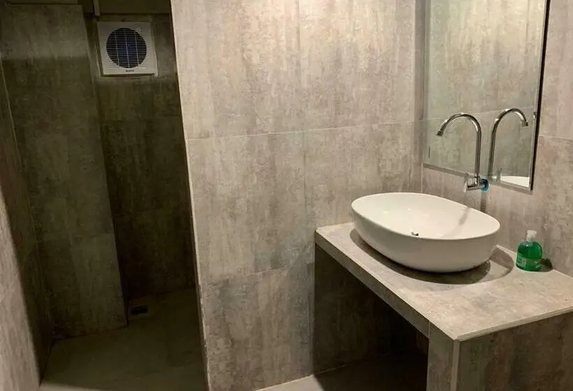 اتاق استاندارد, You Empire Hostel & Bar
