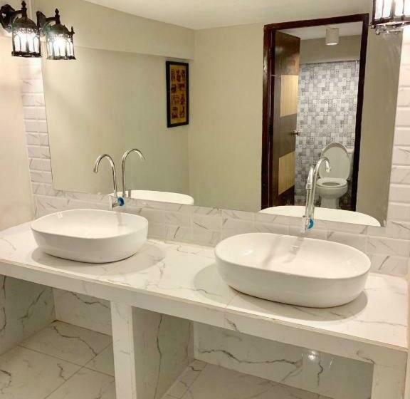 Номер Стандарт Совместная Ванная, You Empire Hostel & Bar