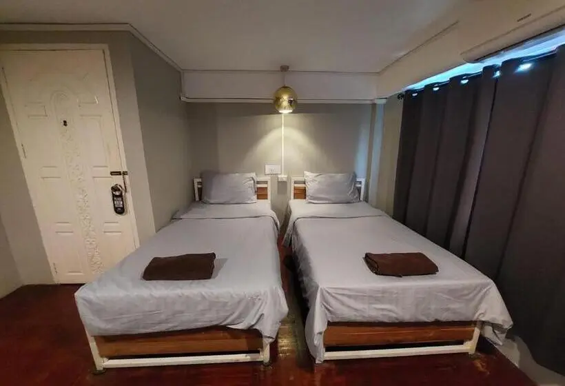 اتاق استاندارد با سرویس بهداشتی مشترک, You Empire Hostel & Bar