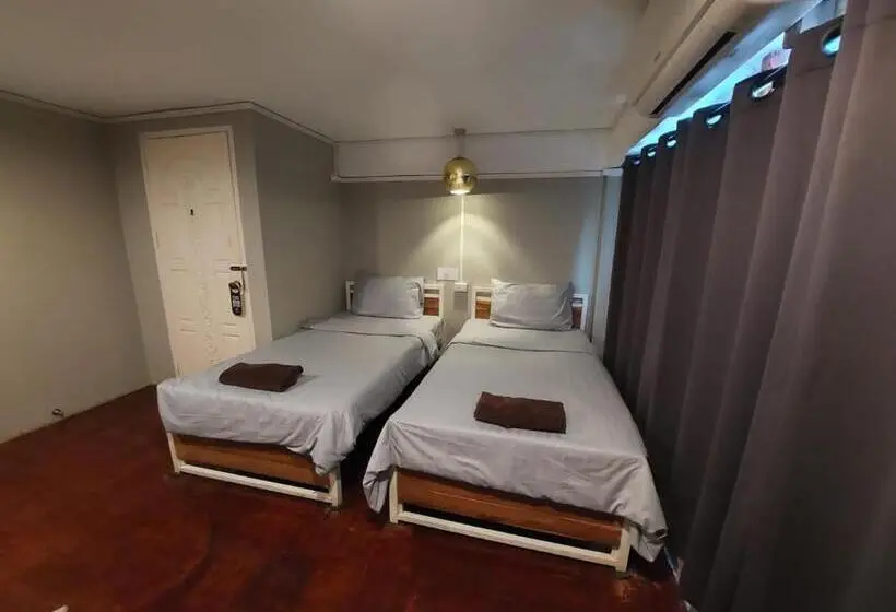 اتاق استاندارد با سرویس بهداشتی مشترک, You Empire Hostel & Bar