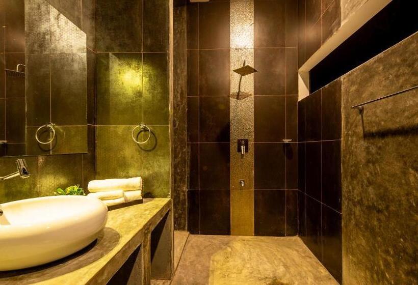 חדר דלוקס עם מרפסת, Wild Nest Villa Unawatuna