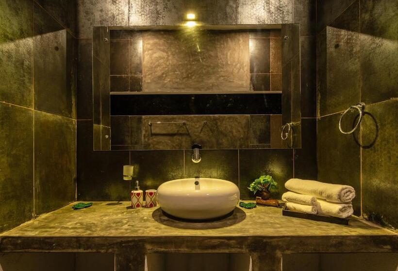 חדר דלוקס עם מרפסת, Wild Nest Villa Unawatuna