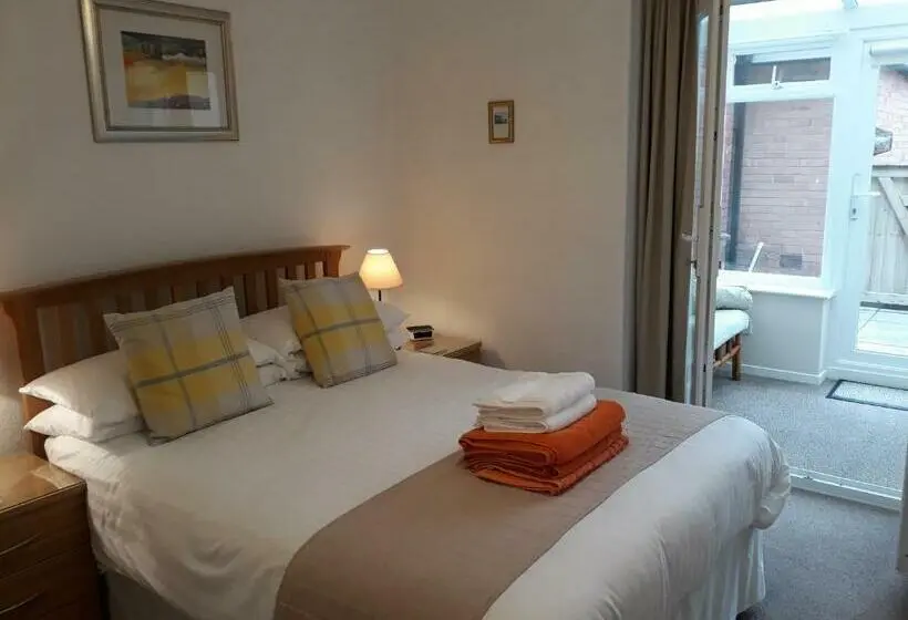 Standard-huone Puutarhanäkymä, Montrose Guest House