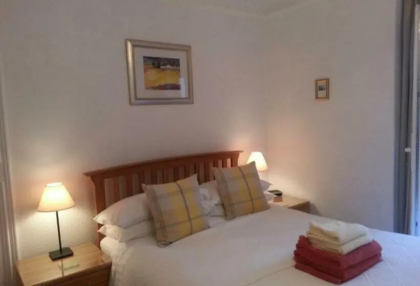 Standard-huone Puutarhanäkymä, Montrose Guest House