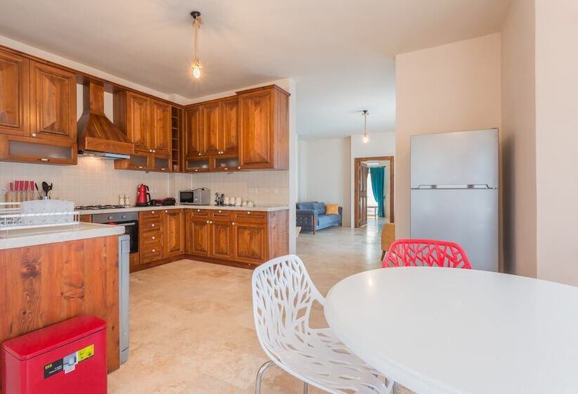 סוויטה נוף לים, Hillcity