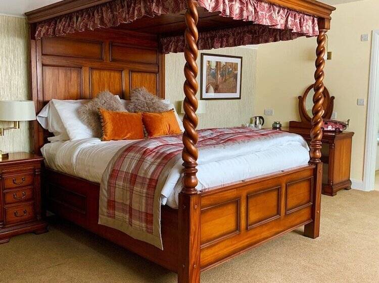 اتاق خانوادگی, The Coach And Horses