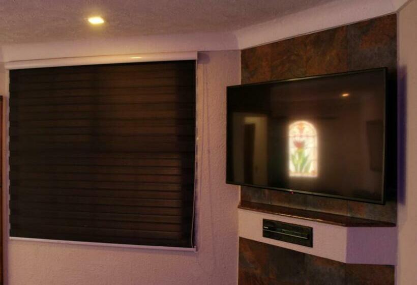 اتاق لوکس, Motel Astoria