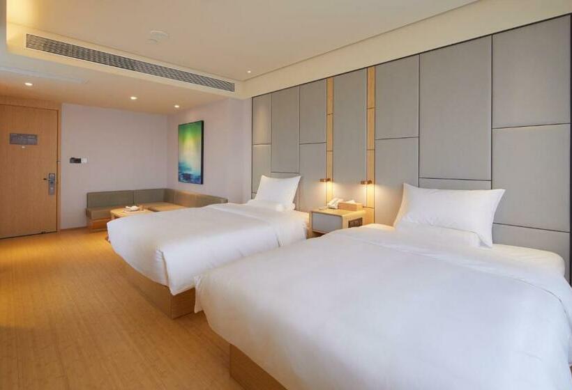 חדר משפחתי, Ji  Hanzhong Central Square