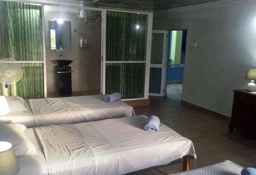 Семейный Номер, This Is It Airport Hotel And Restaurant