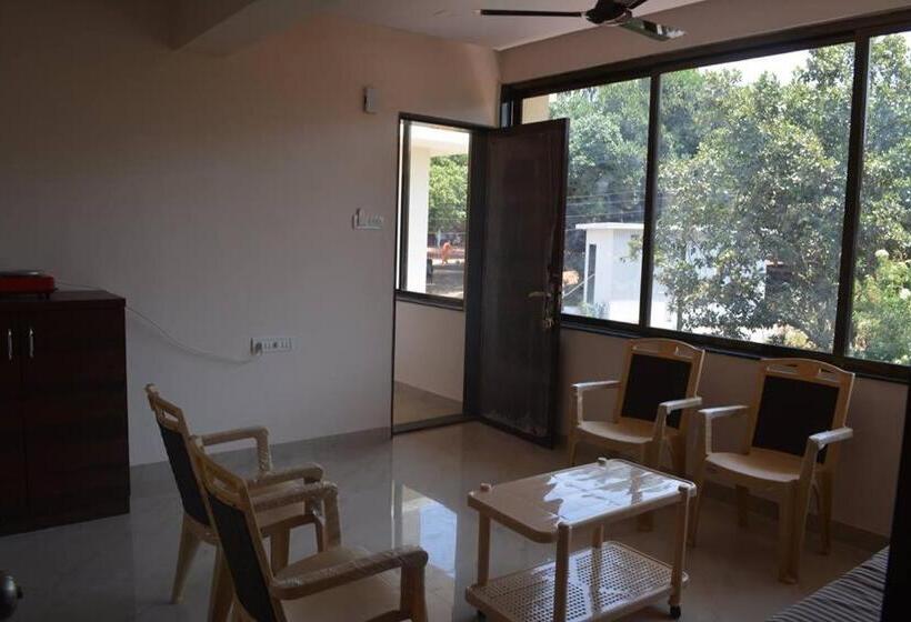 חדר דלוקס, Shalini Excellency