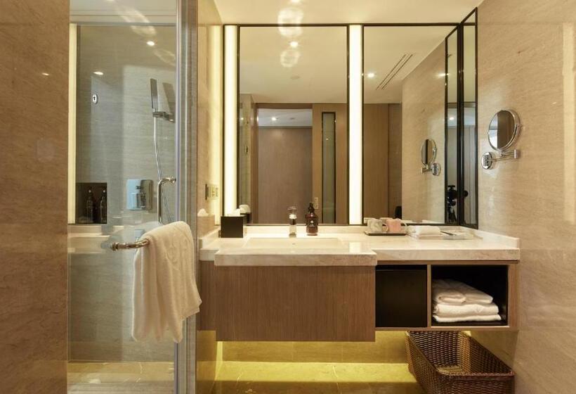 Номер бизнес-класса, Zenith Hotel Near Train Station & The Mixc