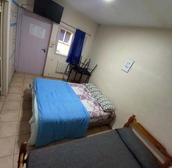 חדר קלאסי לשלושה, Black Sheep International Hostel