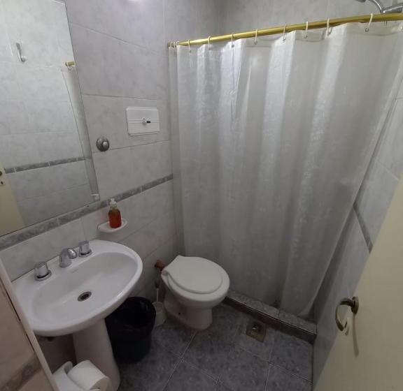 חדר קלאסי לשלושה, Black Sheep International Hostel