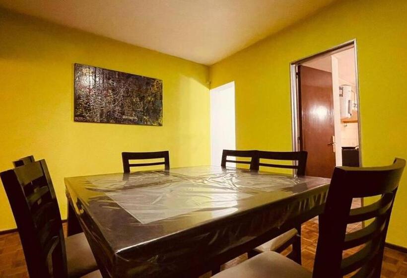 דירה בת חדר שינה 1 עם מרפסת, Black Sheep International Hostel