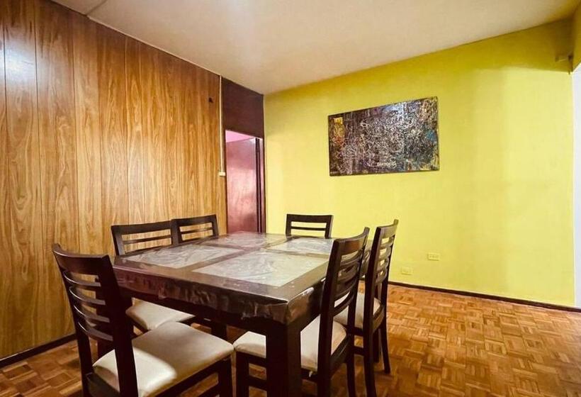 דירה בת חדר שינה 1 עם מרפסת, Black Sheep International Hostel