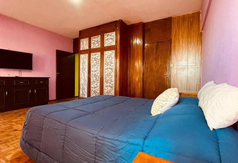 דירה בת חדר שינה 1 עם מרפסת, Black Sheep International Hostel