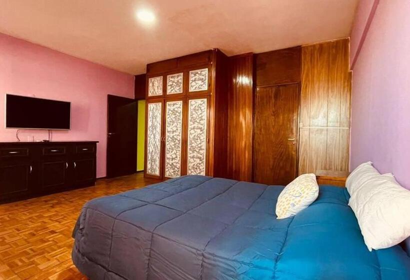 דירה בת חדר שינה 1 עם מרפסת, Black Sheep International Hostel