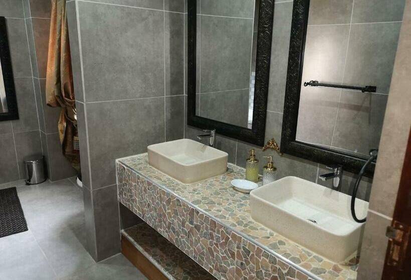 חדר סופריור, Excalibur Boutique