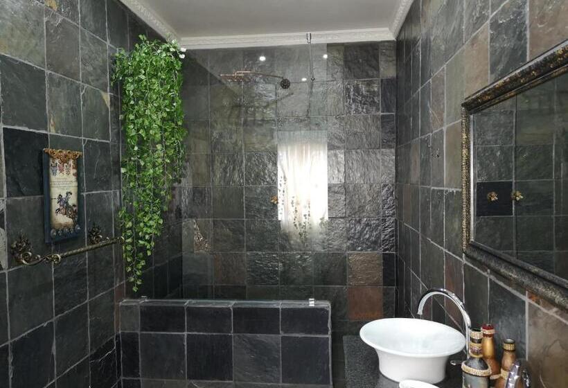 חדר סטנדרט עם מרפסת, Excalibur Boutique