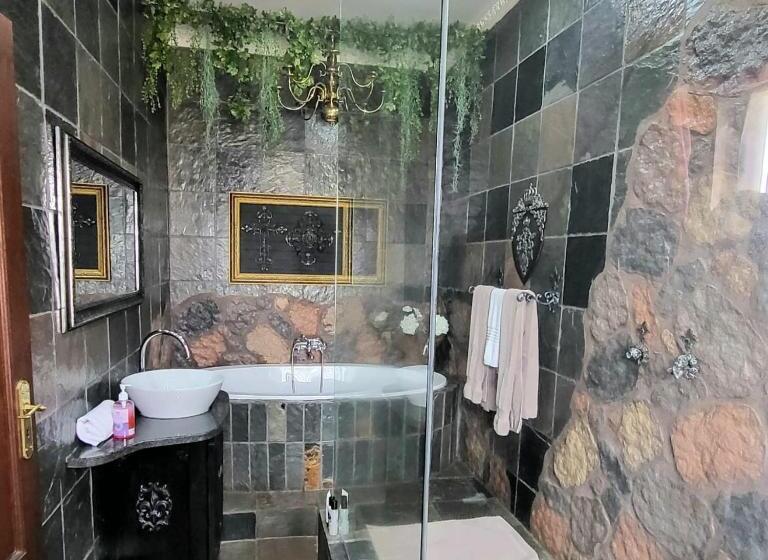 Номер Deluxe с Балконом, Excalibur Boutique